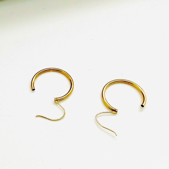 Vintage 14 KT Gold Hoop Dainty Earrings - Picture 9 of 11